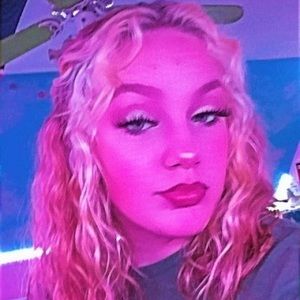 Meet your Posher, Dakota